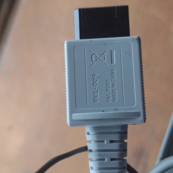 Nintendo Universal AV Cable for Video Game Consoles - Gray - Picture 3 of 3